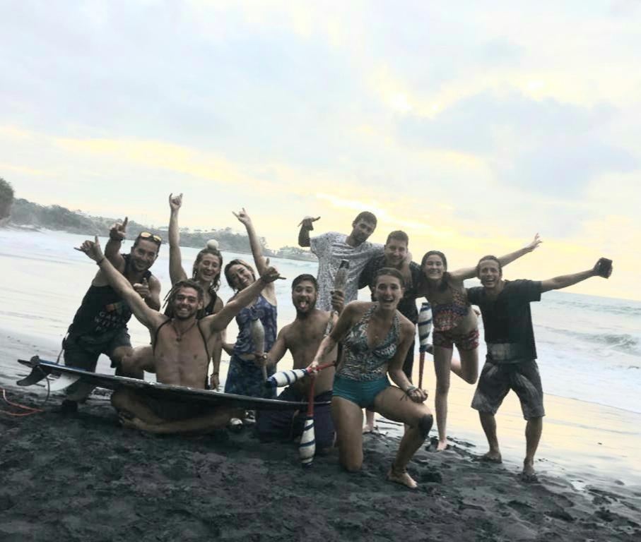 Sin Fronteras Campsite Mompiche