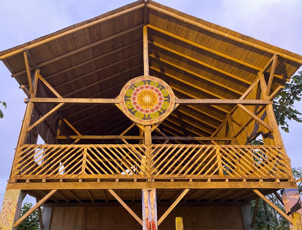 Sin Fronteras Campsite Mompiche